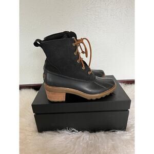 7.5 VGUC SOREL Winter boots. Olive green and Black size 8 Fits 7.5. Women’s